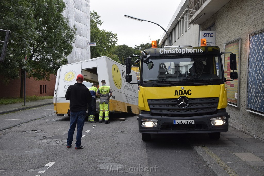 Bergung Verkaufsanhaenger Koeln Altstadt Sued Kleine Spitzengasse P007.JPG - Miklos Laubert